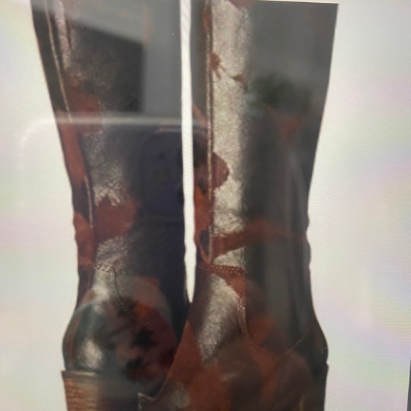 DONALD J PLINER TARIA-81 boots SZ 7 - Picture 1 of 9